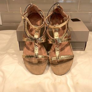 Kenneth Cole Sandal’s, Light Gold, New in Box.